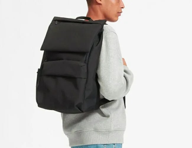 Everlane-Backpack-gear-patrol-feature