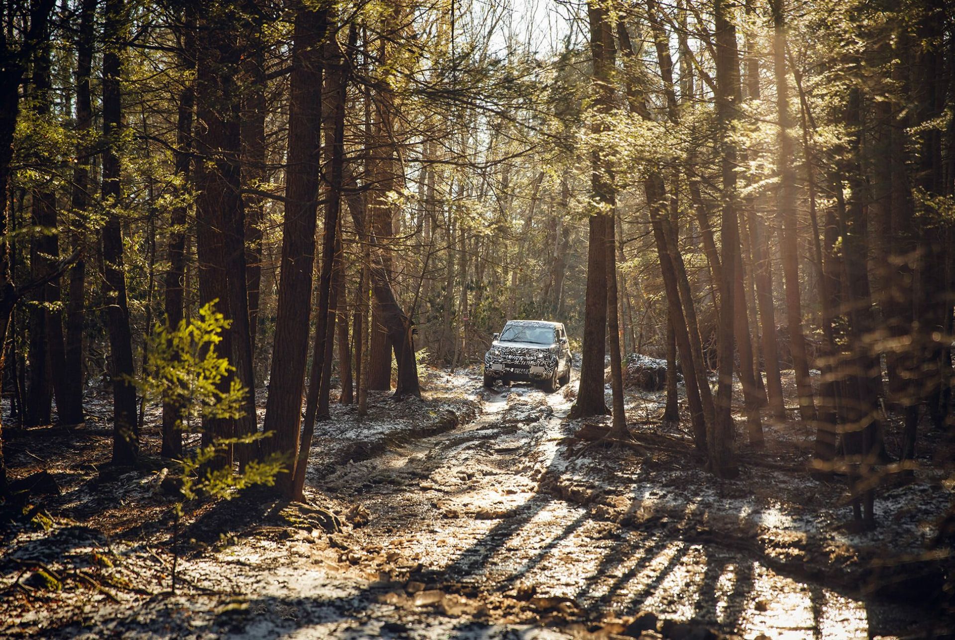 LR-Defender-2020-gear-patrol-slide-2