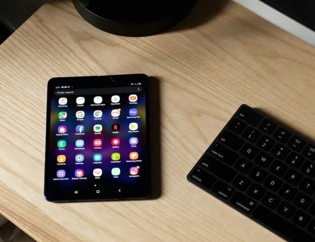 Samsung-Galaxy-Fold-Redux-Gear-Patrol-Lead-Featured