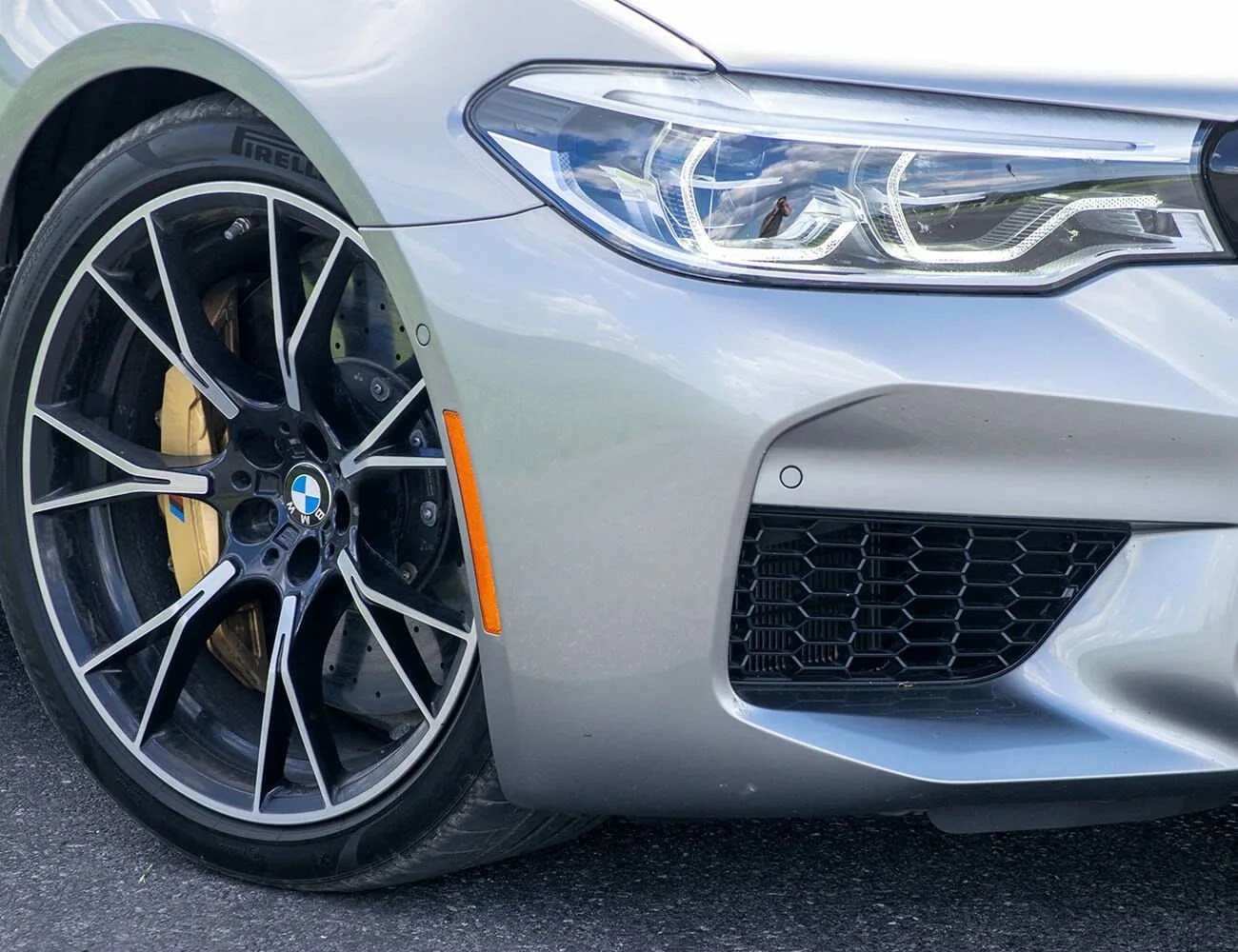 2019-BMW-M5-Competition-Review-gear-patrol-ambience-2