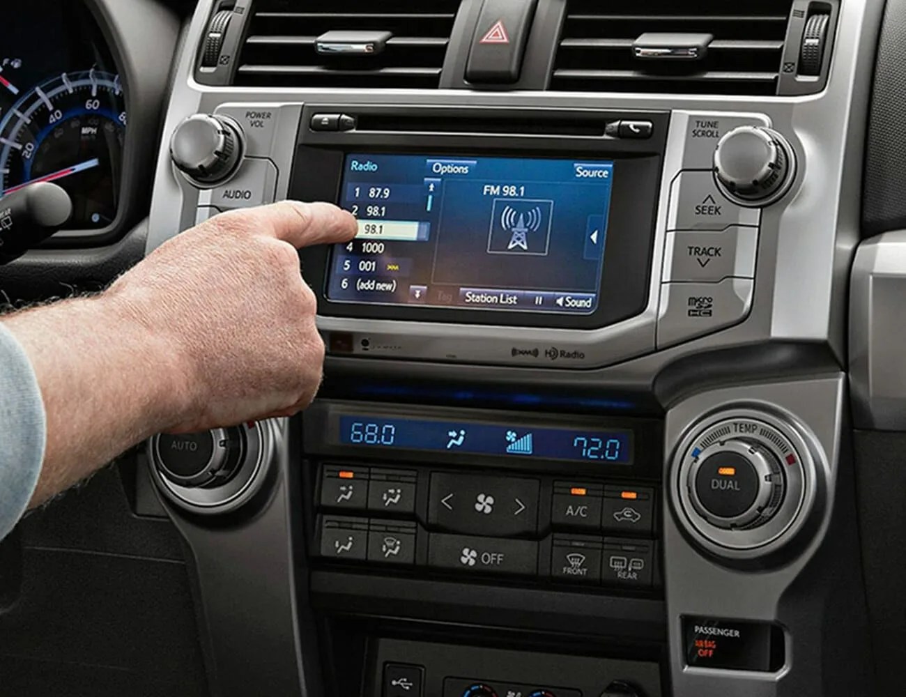 2019-Toyota-4Runner-TRD-Pro-gear-patrol-ambience-2