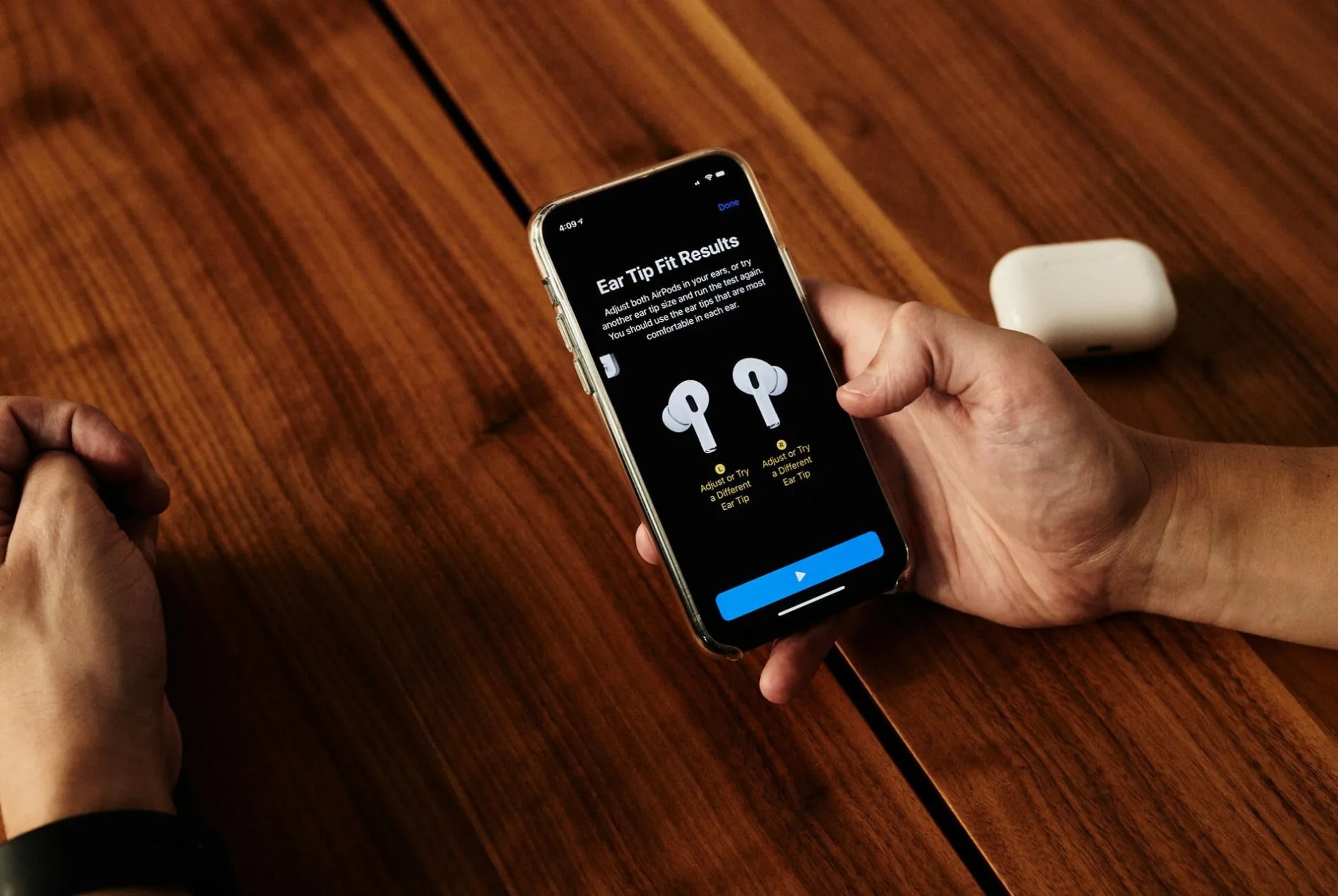 Airpods-Pro-First-Look-Gear-Patrol-Ambiance-1