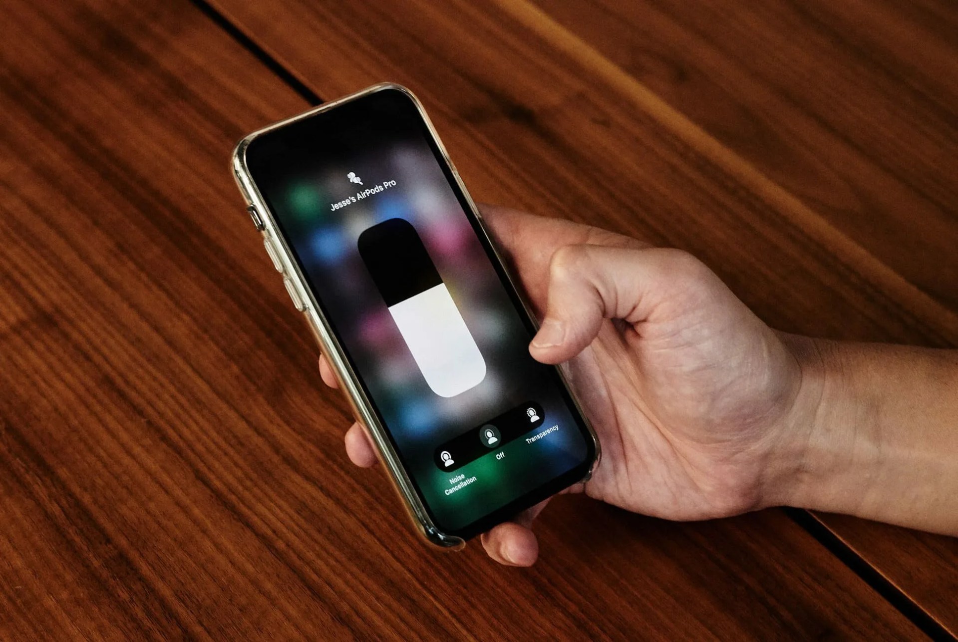 Airpods-Pro-First-Look-Gear-Patrol-Ambiance-3