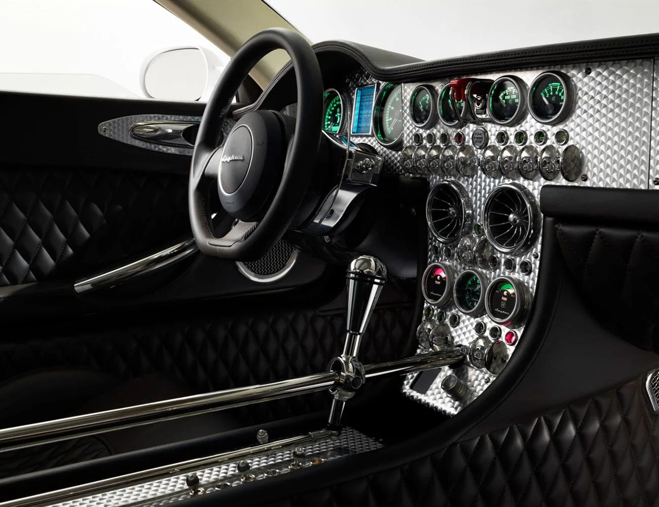 Best-Gauges-Gear-Patrol-Spyker