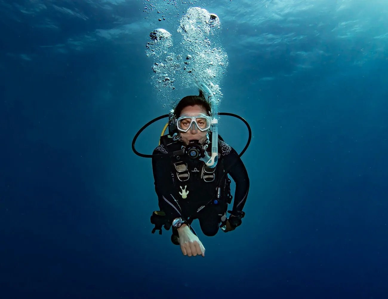 Diving-With-the-Bremont-S2000-gear-patrol-ambience-1