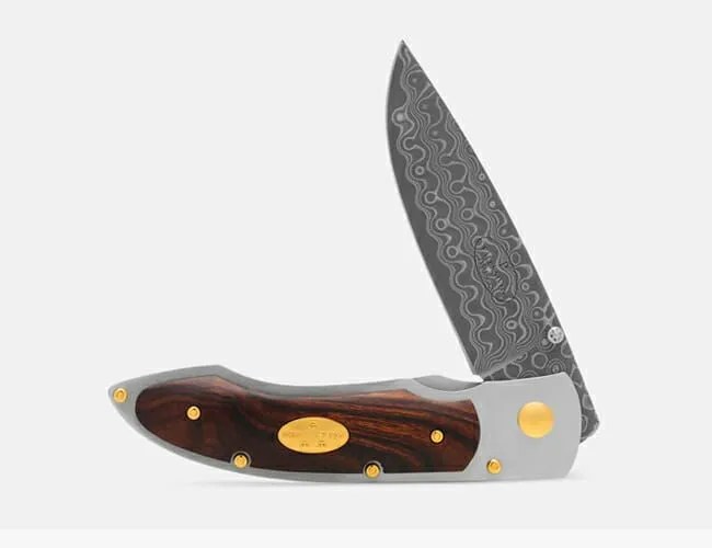 Drop-Knife-Sale-gear-patrol-fallkniven