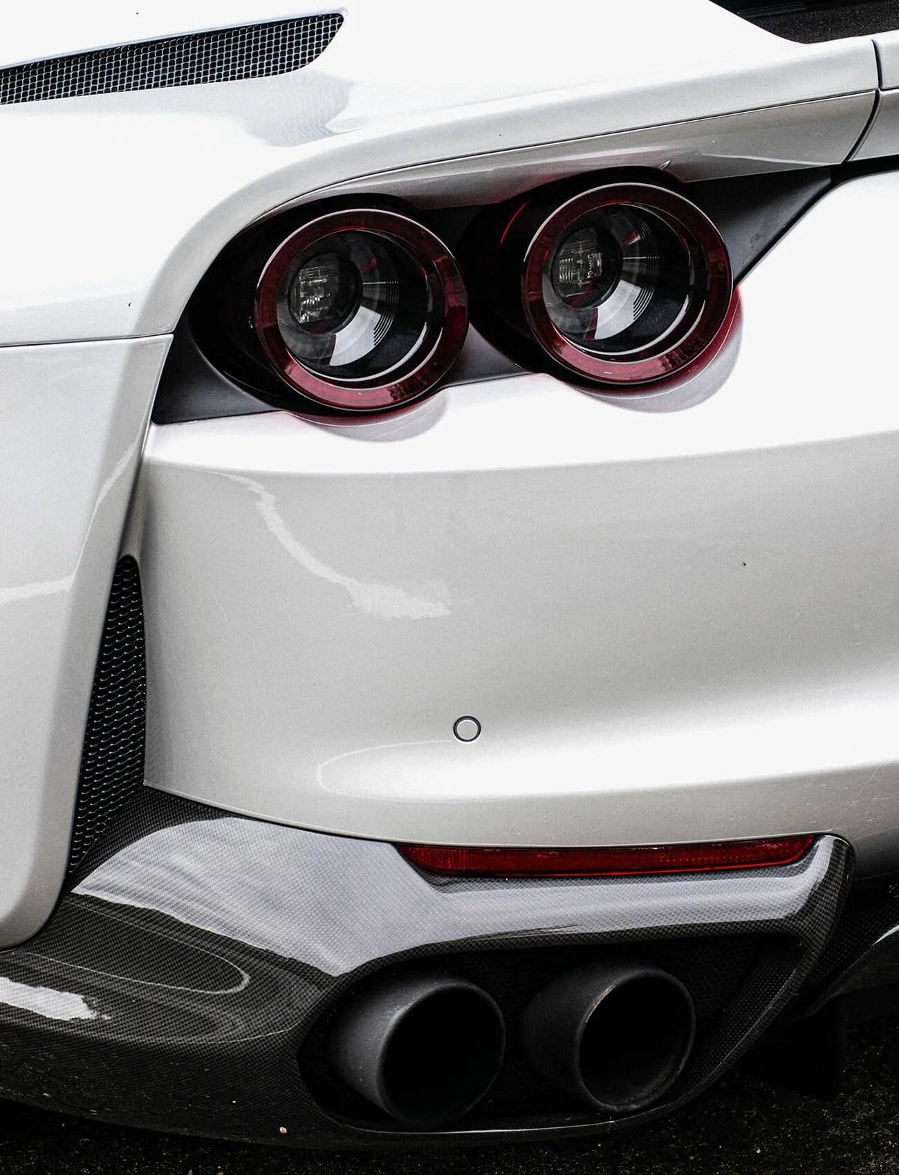 Ferrari-812-Superfast-Review-gear-patrol-ambiance-2