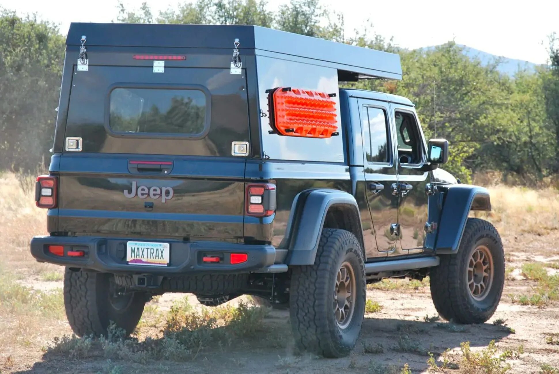 Jeep-Wrangler-Camper-gear-patrol-full-lead