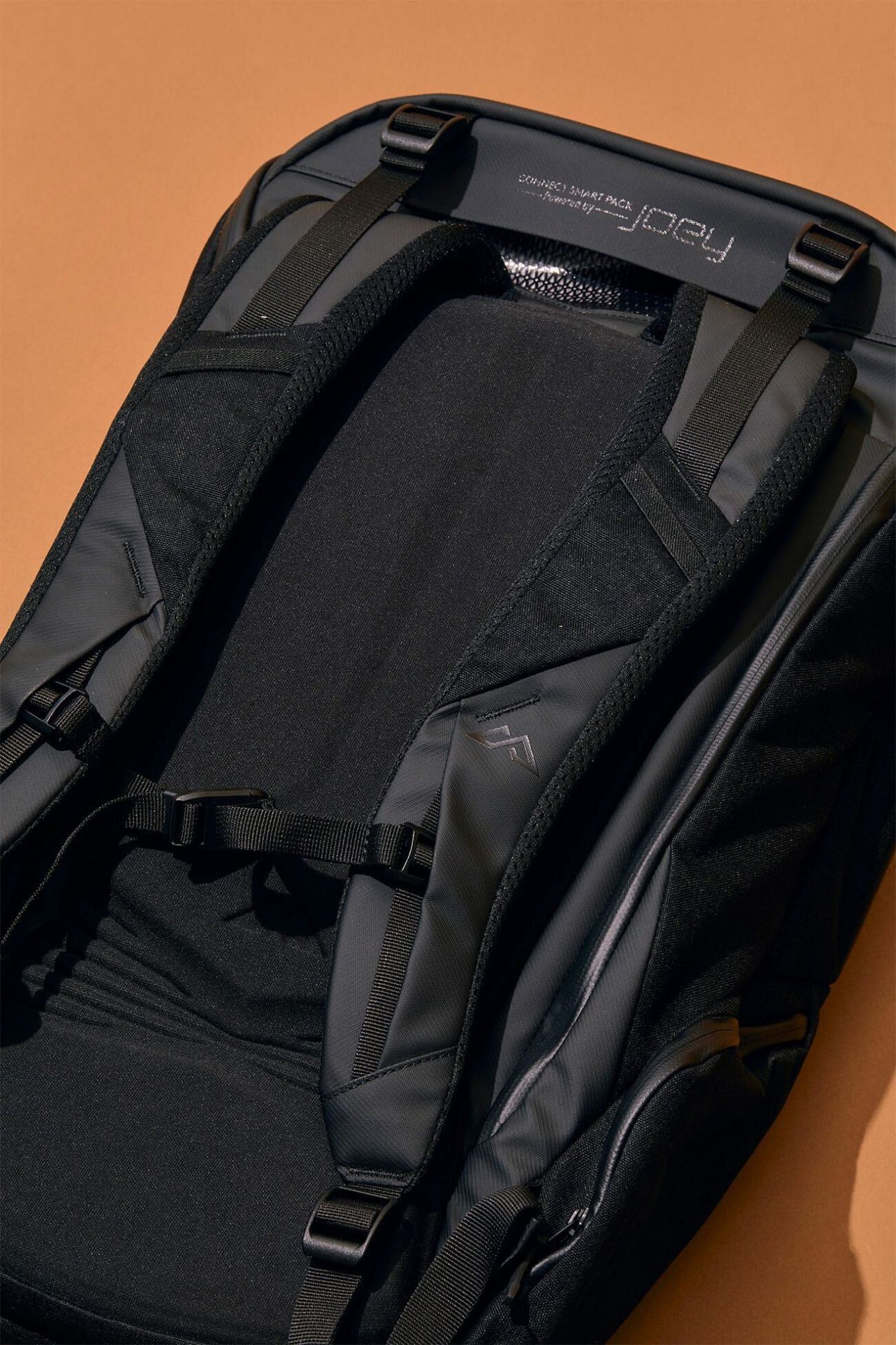 Kathmandu-Bag-Product-Spotlight-Gear-Patrol-harness