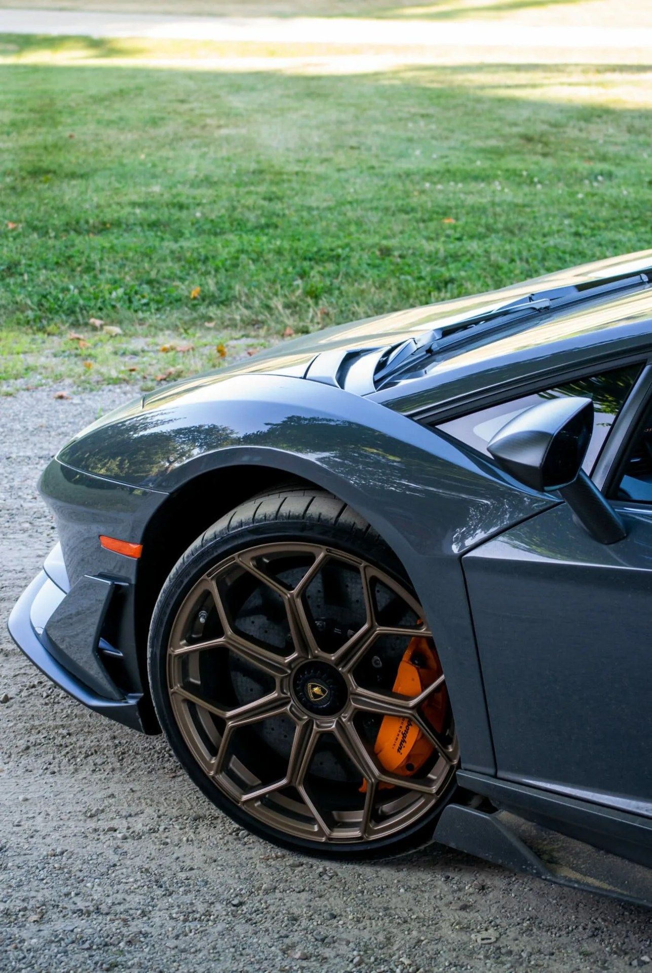 Lamborghini-Aventador-SVJ-Gear-Patrol-Lead-Ambiance-2