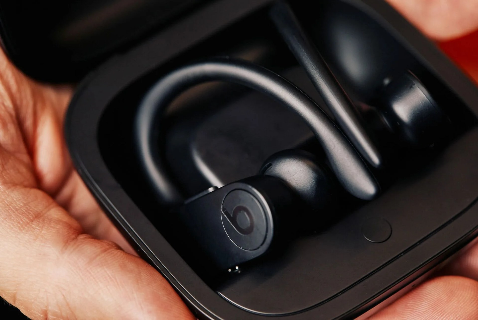 Running-Headphones-Comparison-Gear-Patrol-Beats