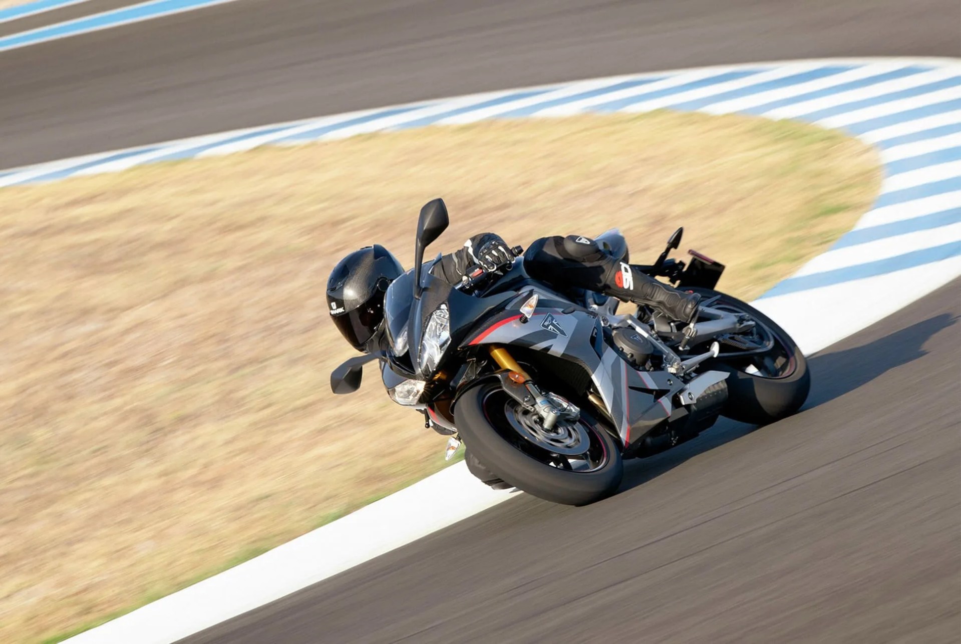Sponsored-Product-Note-Triumph-Motorcycles-gear-patrol-lead-full