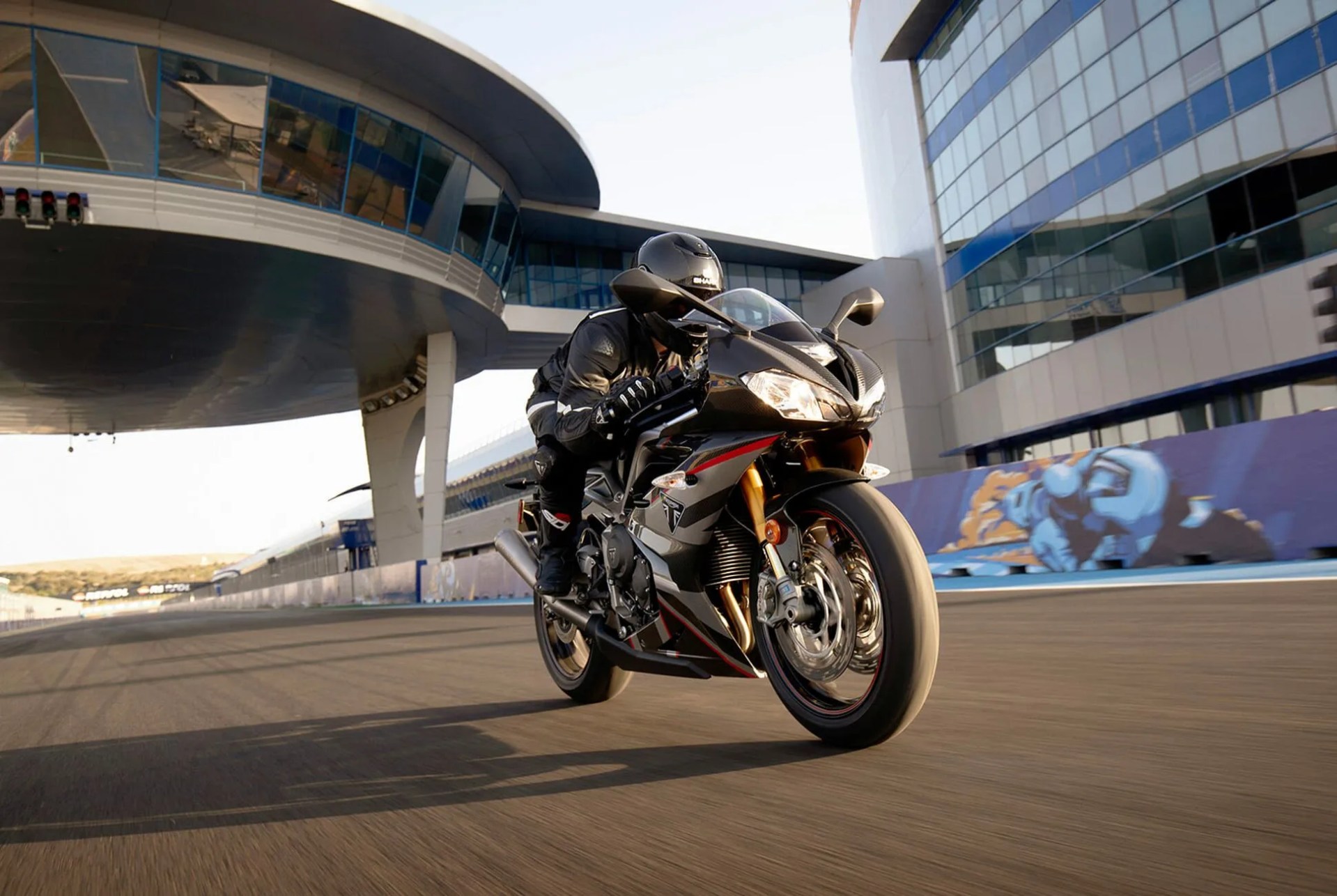 TIG-OCT-22-Triumph-Motorcycles-gear-patrol-lead-full