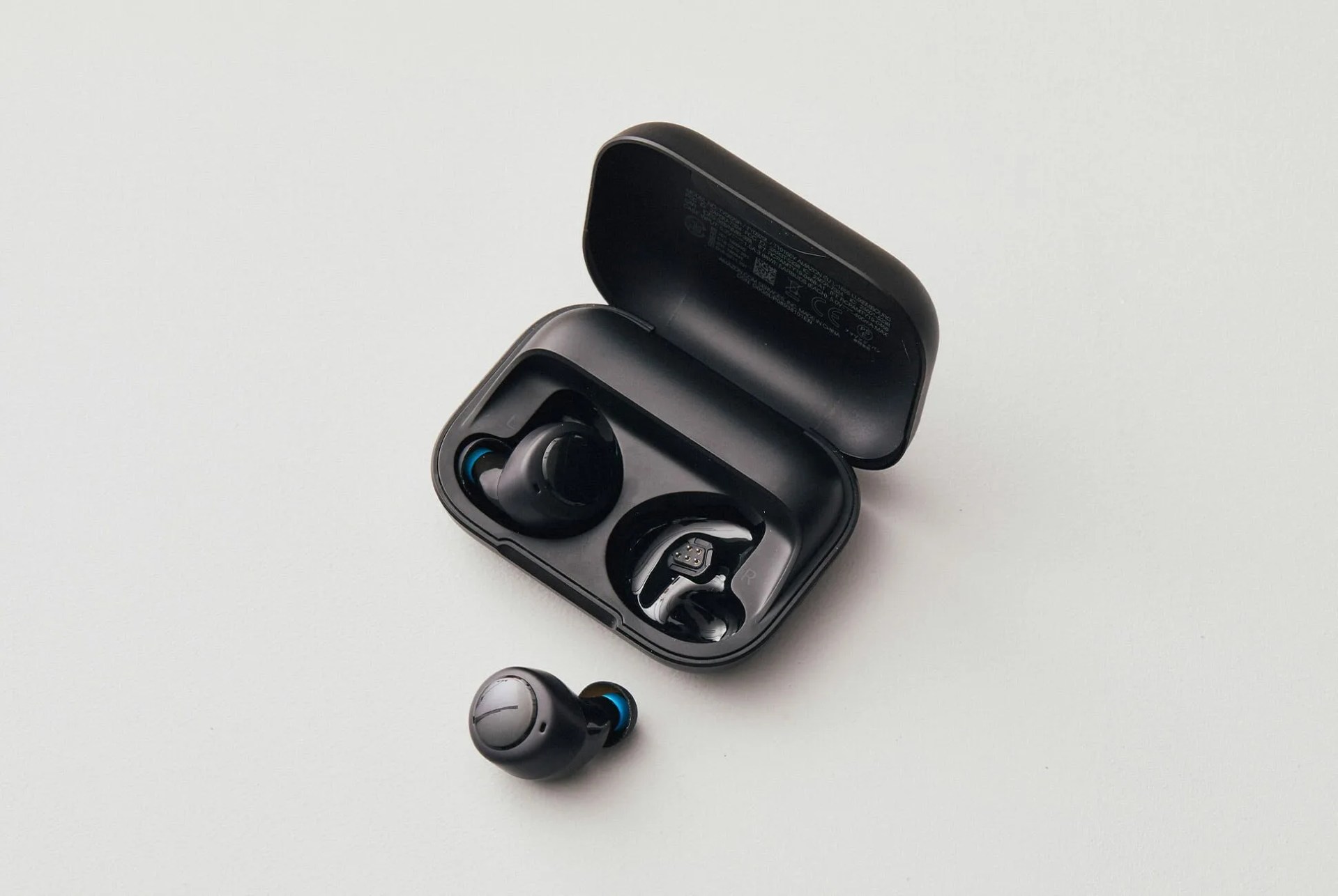 Amazon-Echo-Buds-Gear-Patrol-lead-full