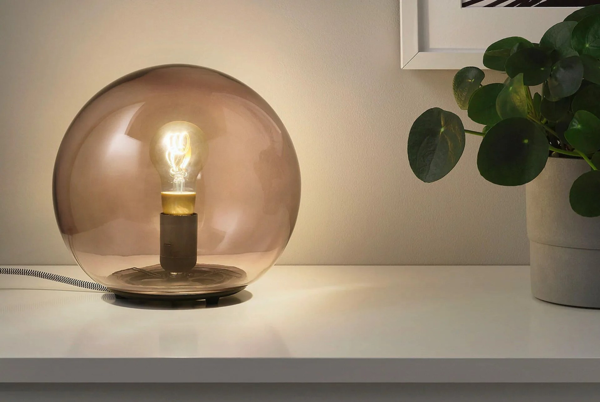 Ikea-Smart-Bulb-Gear-Patrol-Lead-Full