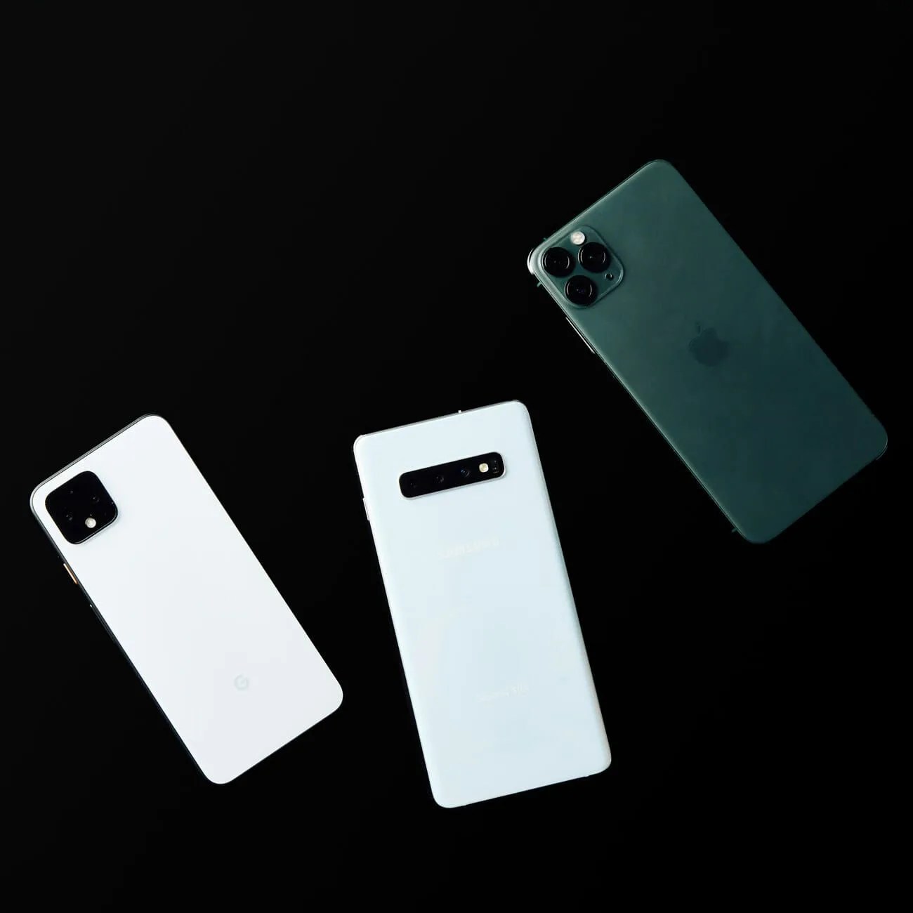 Smartphone-Shootout-Gear-Patrol-Ambiance-1