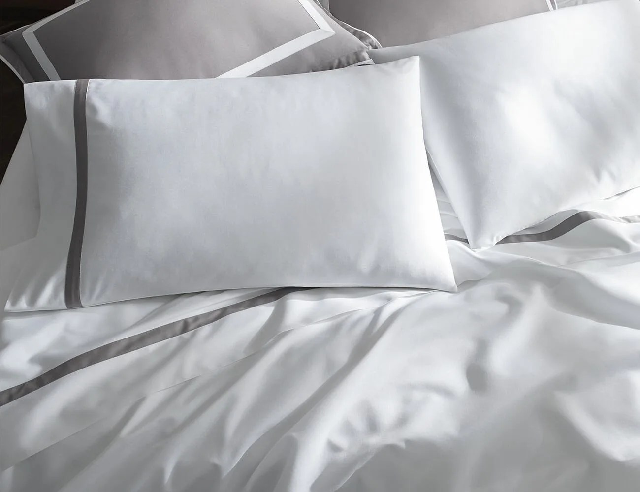 Sponsored-Picks-Under-the-Canopy-gear-patrol-Hotel-Border-Bedding