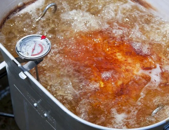 Turkey-Frying-in-an-Outdoor-Deep-Fryer-000014231735_feature
