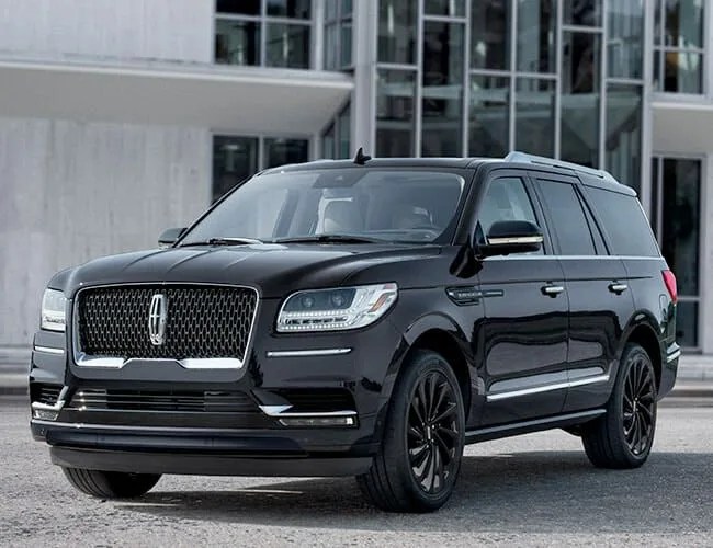 2020-Lincoln-Navigator-Monochromatic-Package-gear-patrol-lead-feature