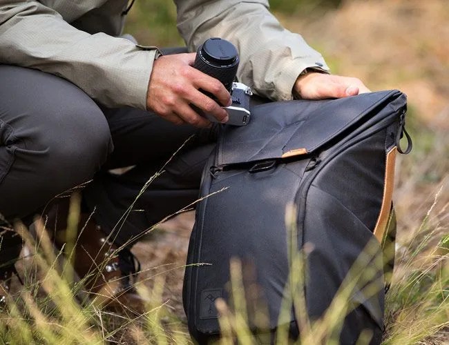 DON-gear-patrol-Peak-Everyday-Backpack-full-featured