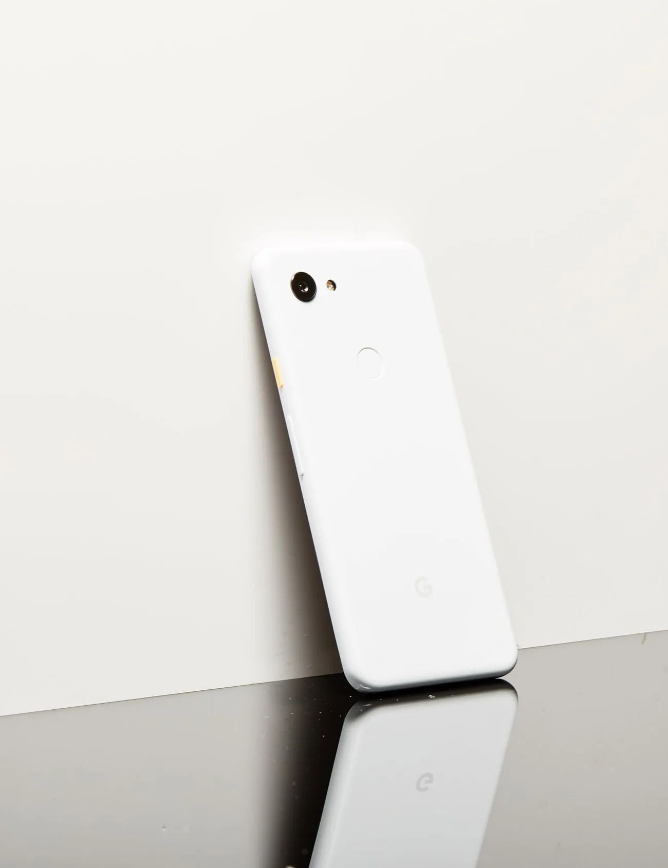 Google-Pixel-3a-Gear-Patrol-Ambiance-2