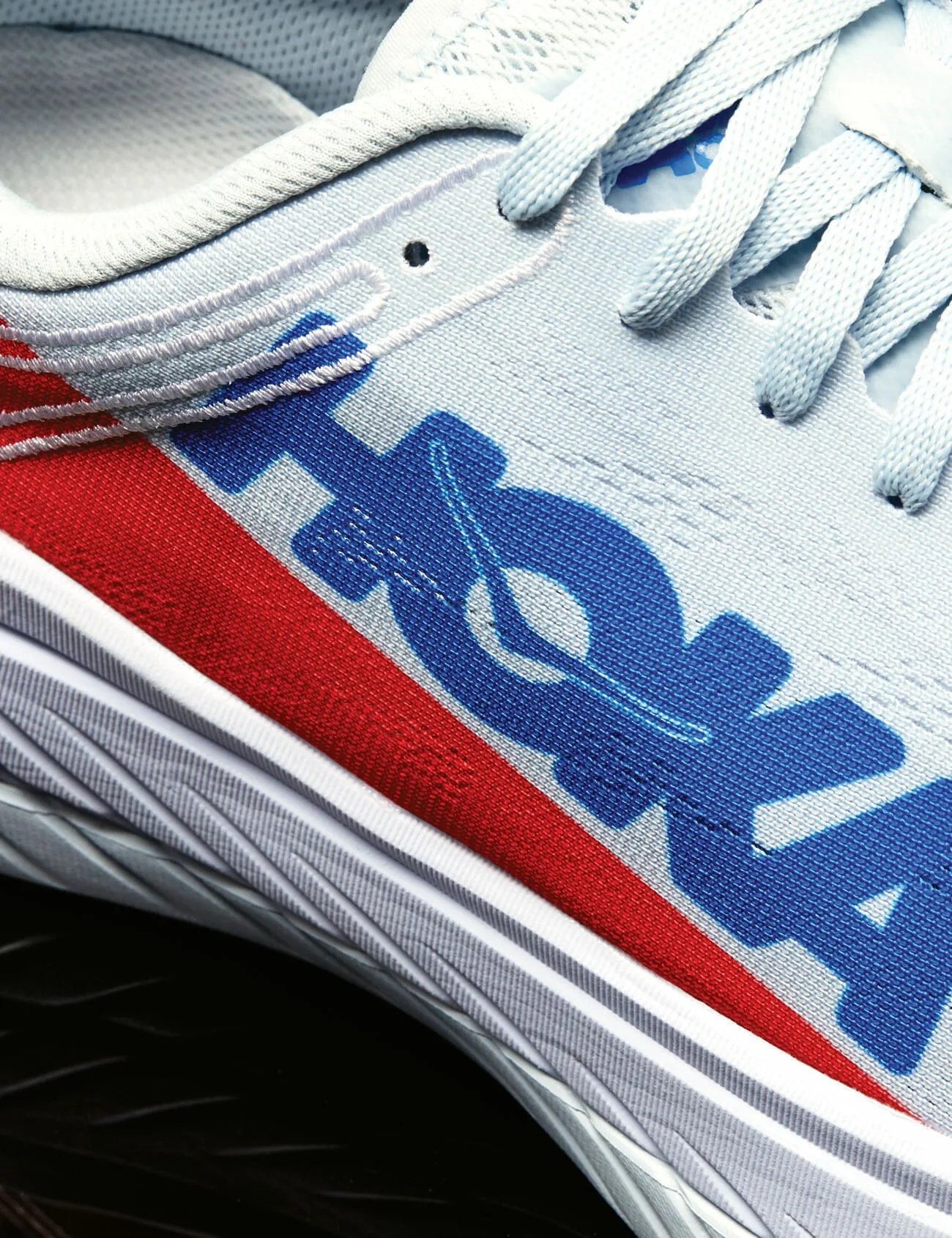 Hoka-Carbon-X-Gear-Patrol-Ambiance-1