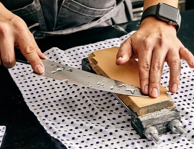 How-To-Sharpen-A-Chefs-Knife-Gear-PAtrol-feature