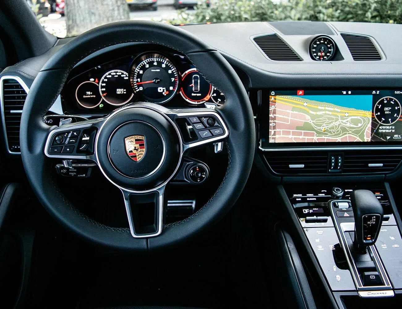 Jeep-vs-Porsche-gear-patrol-ambiance-3