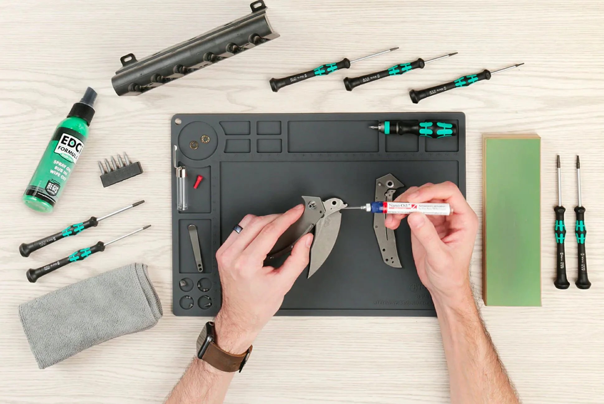 KC-TOOL-KNIFE-MAINTENANCE-KIT-gear-patrol-full-lead