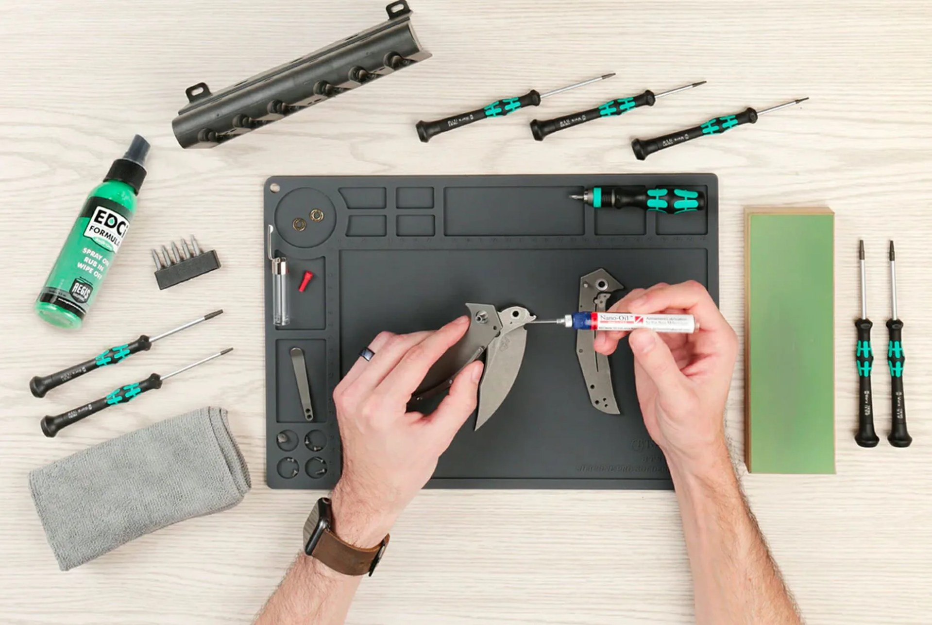 KC-TOOL-KNIFE-MAINTENANCE-KIT-gear-patrol-full-lead