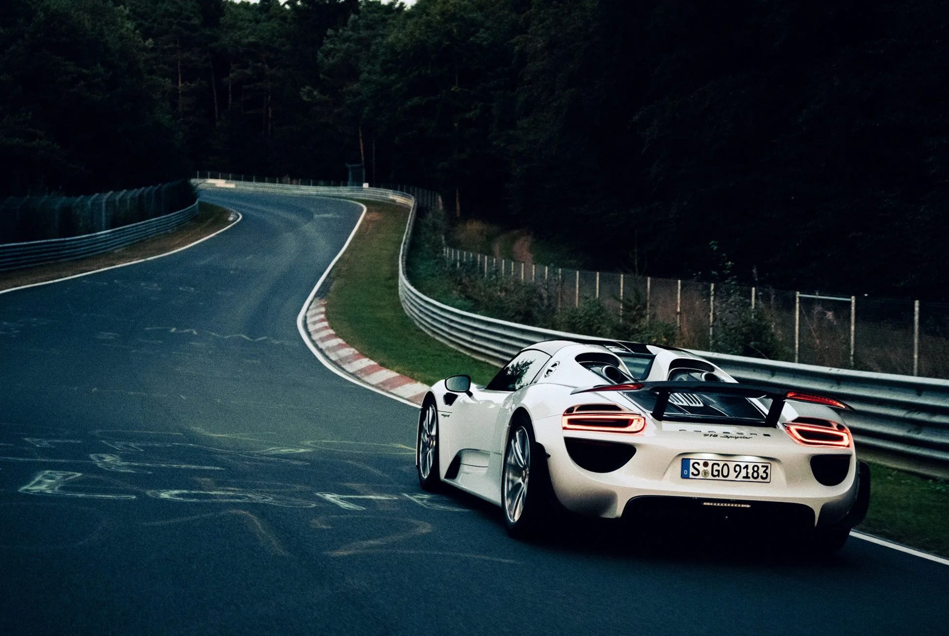 Porsche-918-Gear-Patrol-15