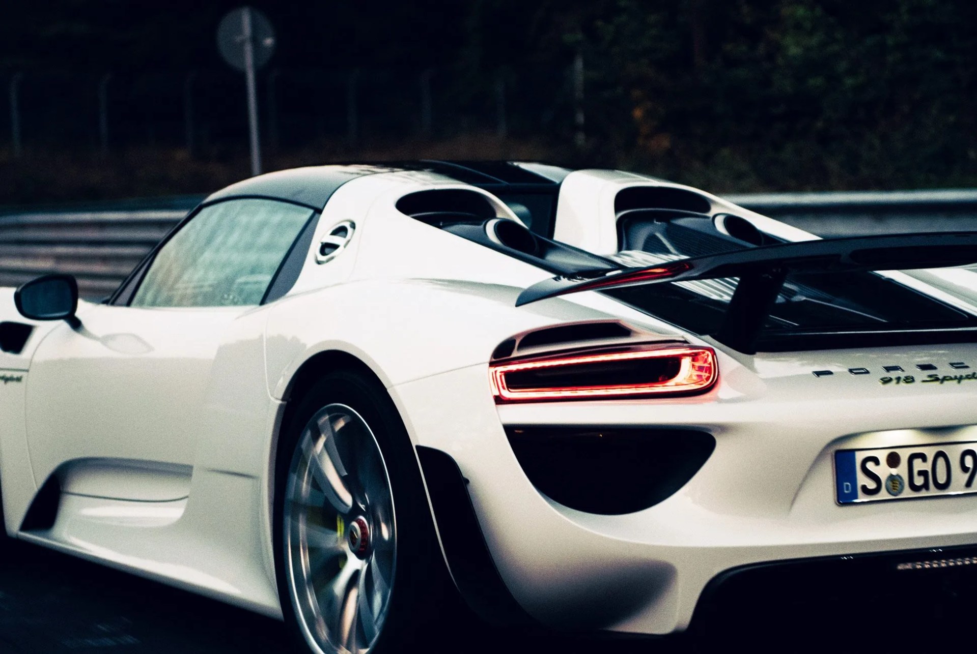 Porsche-918-Gear-Patrol-4