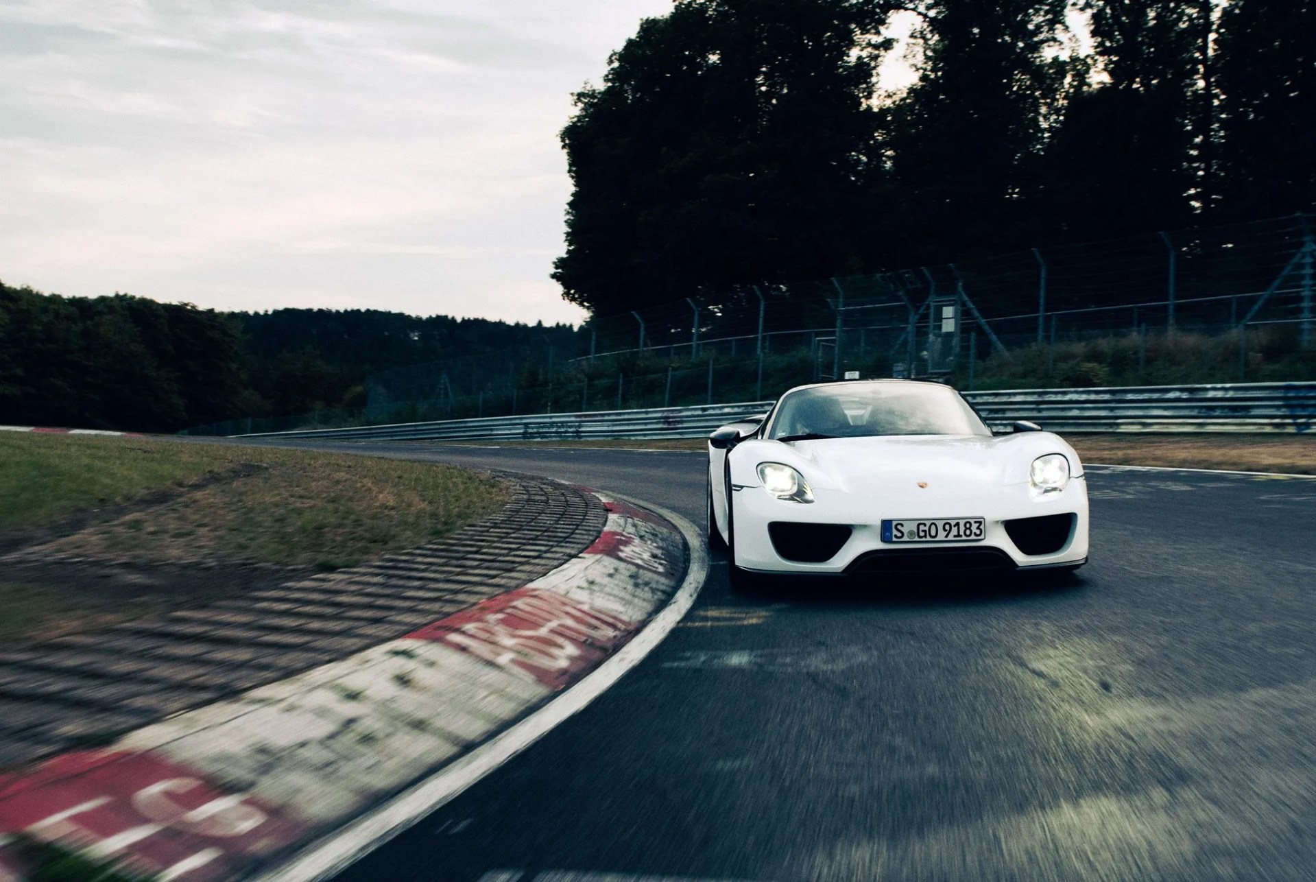 Porsche-918-Gear-Patrol-5