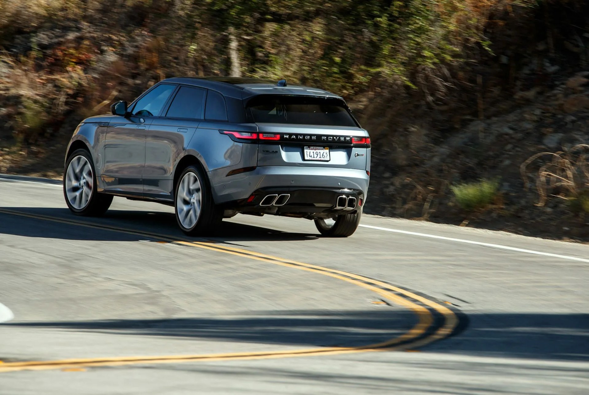 RR-Velar-SVADe-Blue-gear-patrol-slide-4