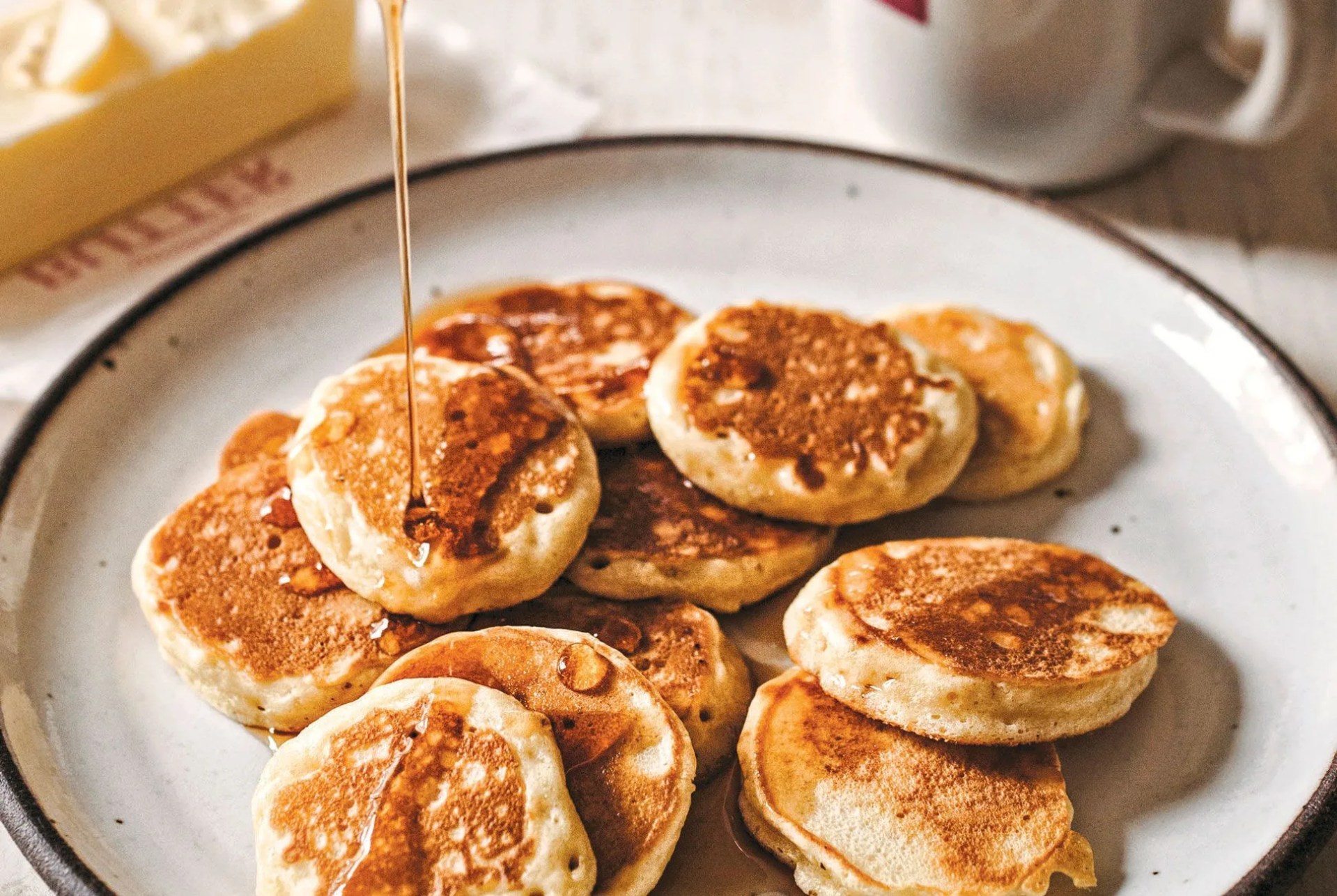Silver-Dollar-Pancakes-Gear-Patrol-Lead-Full
