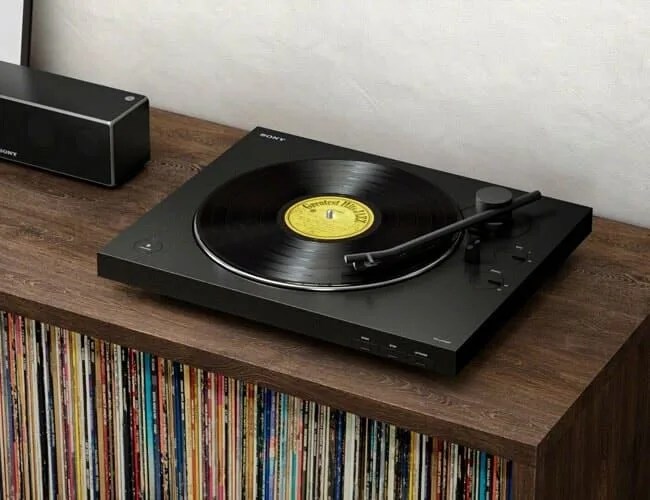 Sony-PS-LX310BT-Turntable-gear-patrol-feature
