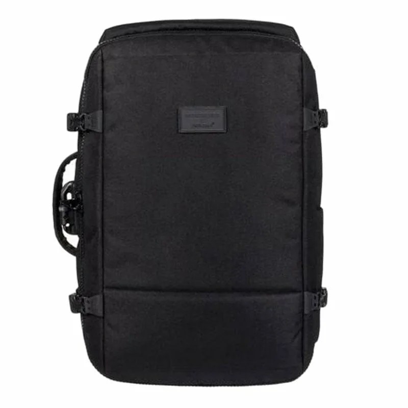 travel-bags-M2W-gear-patrol-quiksilver