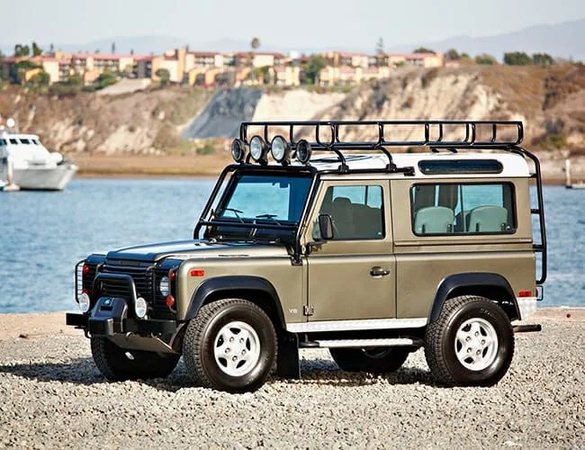 1997-Land-Rover-NAS-Defender-gear-patrol-feature
