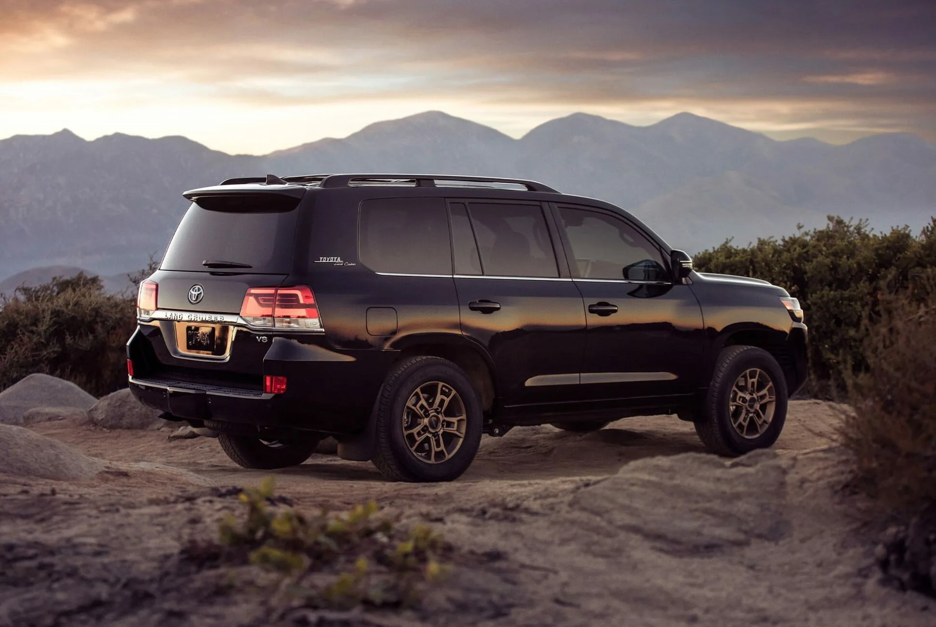 2020-Toyota-Land-Cruiser-Heritage-Edition-Review-gear-patrol-lead-slide-4