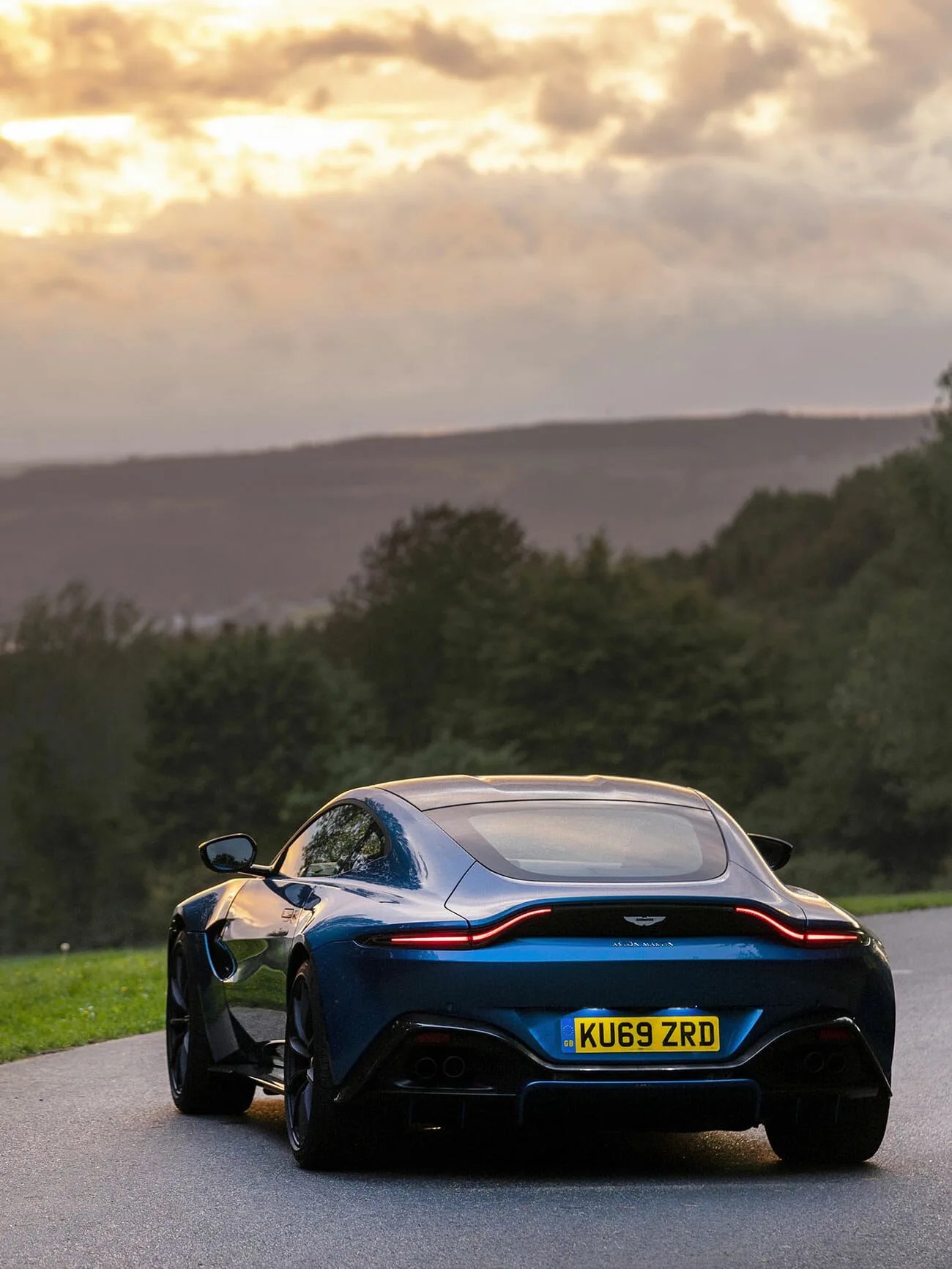 Aston-Vantage-Gear-Patrol-inline-2