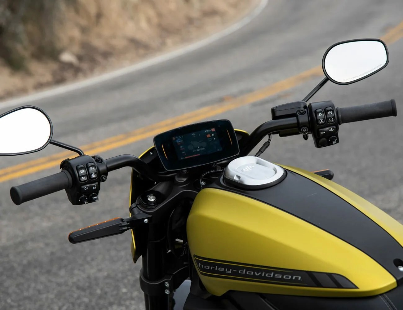 Harley-Livewire-Gear-Patrol-Cluster-650