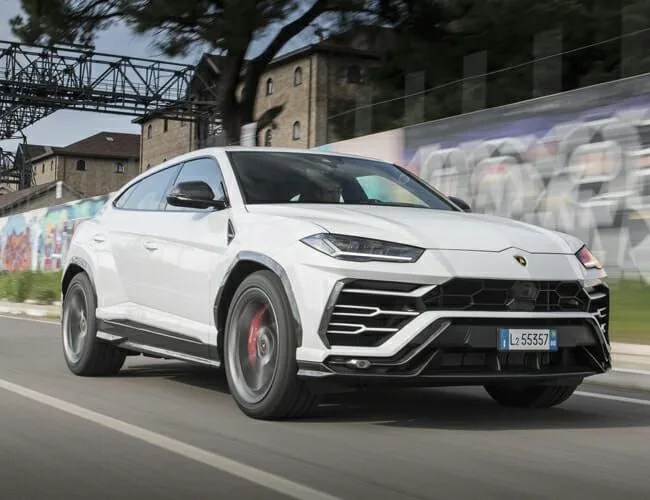 Lambo-2020-gear-patrol-body-03