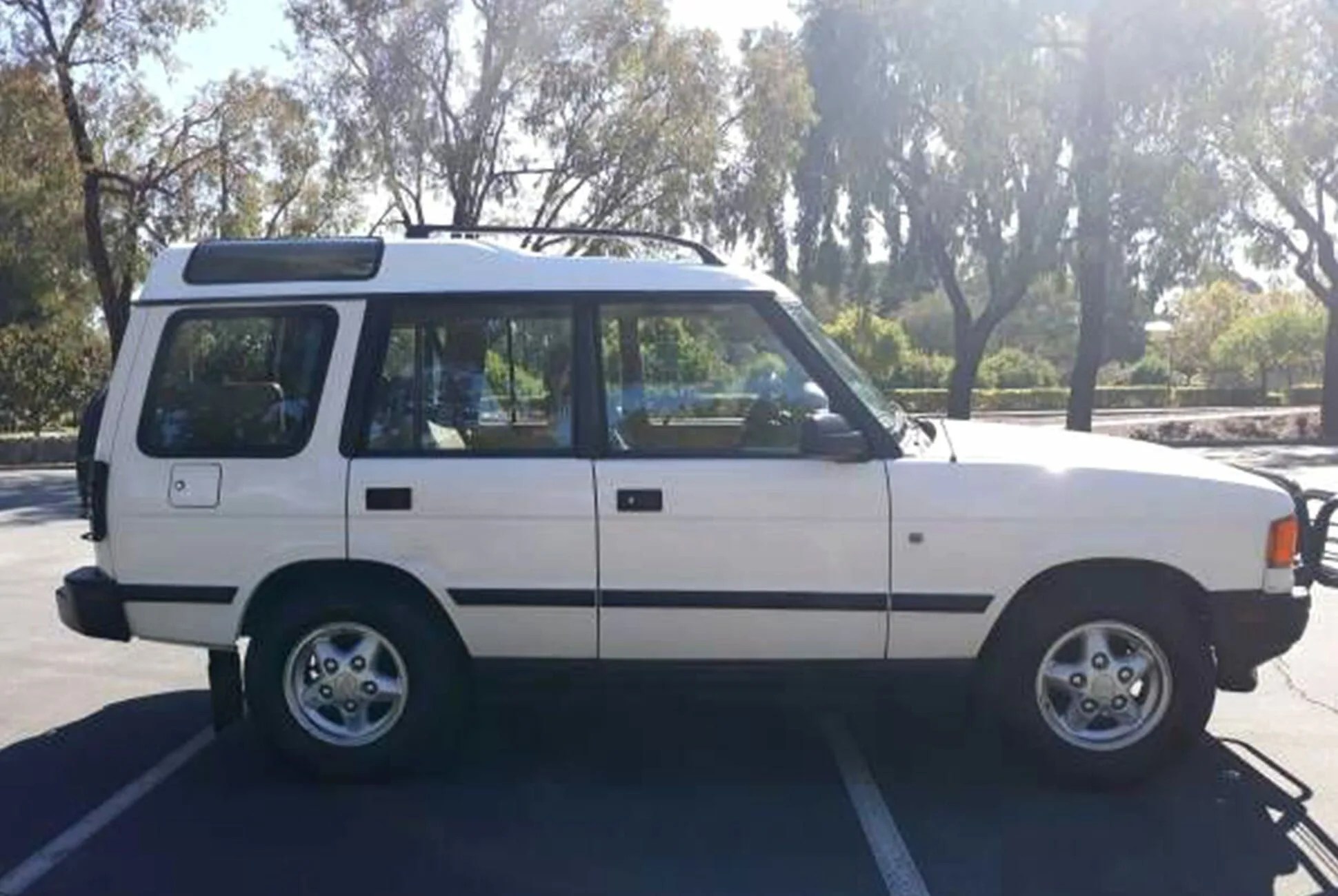 5-Dirt-Cheap-Land-Rovers-gear-patrol-lead-full