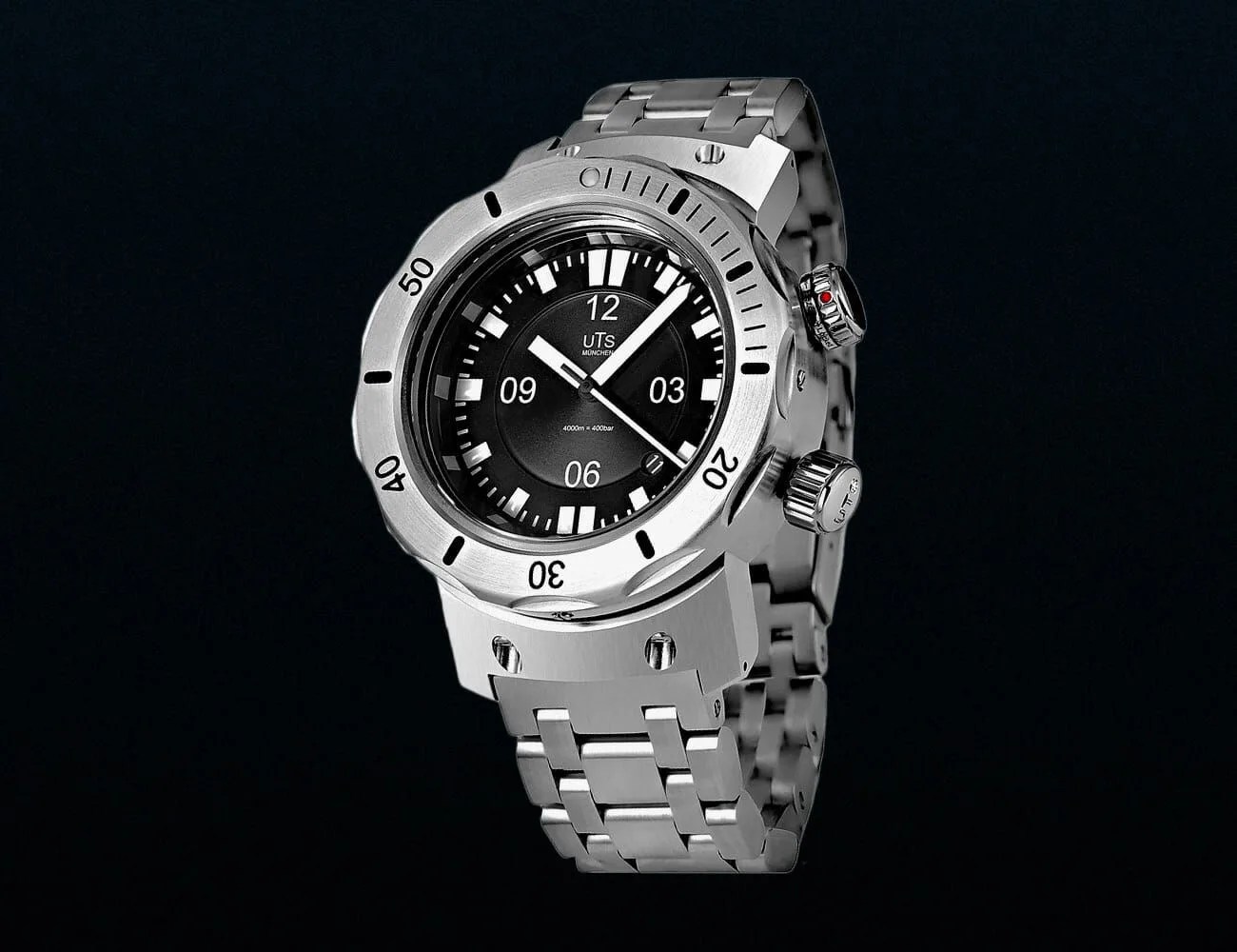 Dive-Watches-gear-patrol-UTS-4000M-