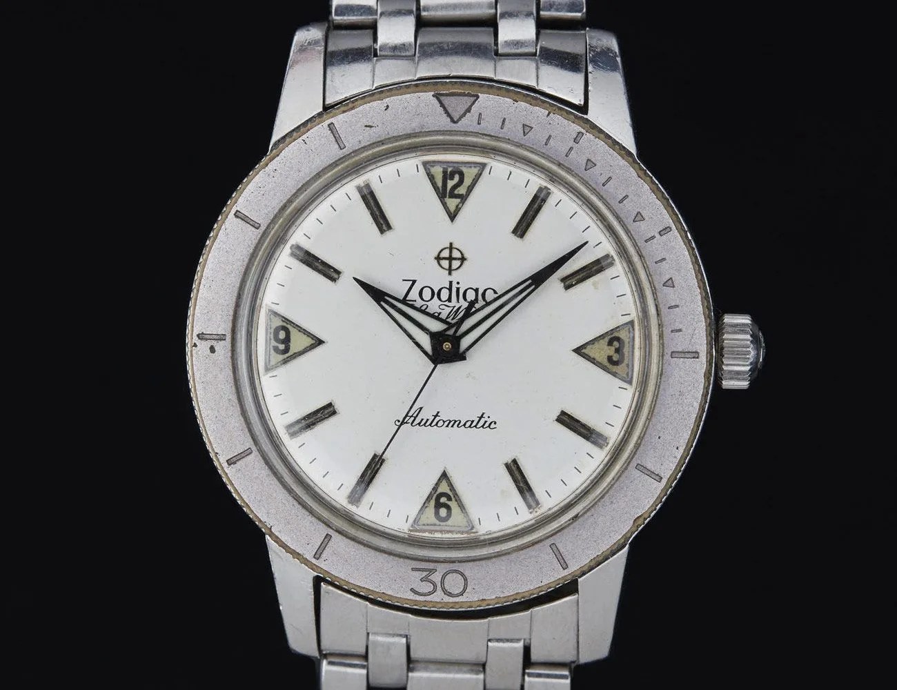 Five-Historically-Significant-Watches-gear-patrol-Zodiac-Sea-Wolf