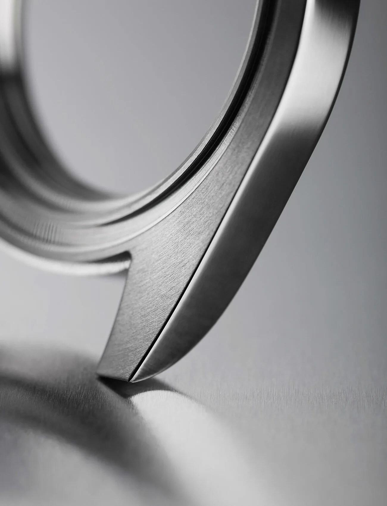 Stainless-Steel-Watchmaking-Material-gear-patrol-ambiance-2
