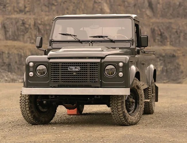 1991-LAND-ROVER-DEFENDER-110-gear-patrol-feature