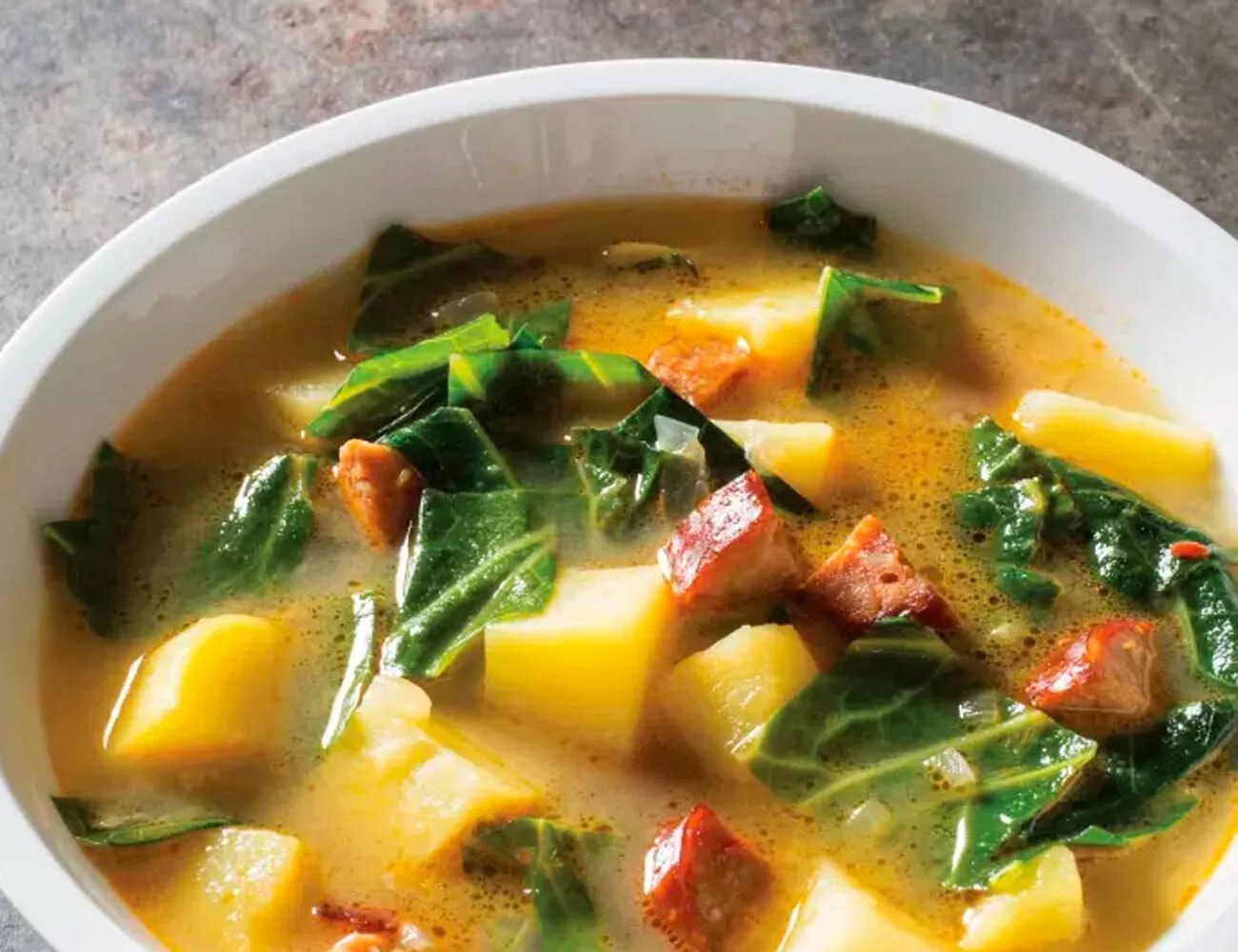 20-Dutch-Oven-Recipes-Gear-Patrol-Caldo-Verde