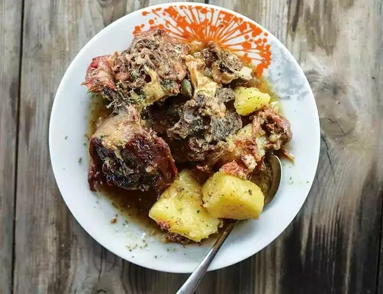 20-Dutch-Oven-Recipes-Gear-Patrol-Roasted-Goat-With-Potatoes-Onion