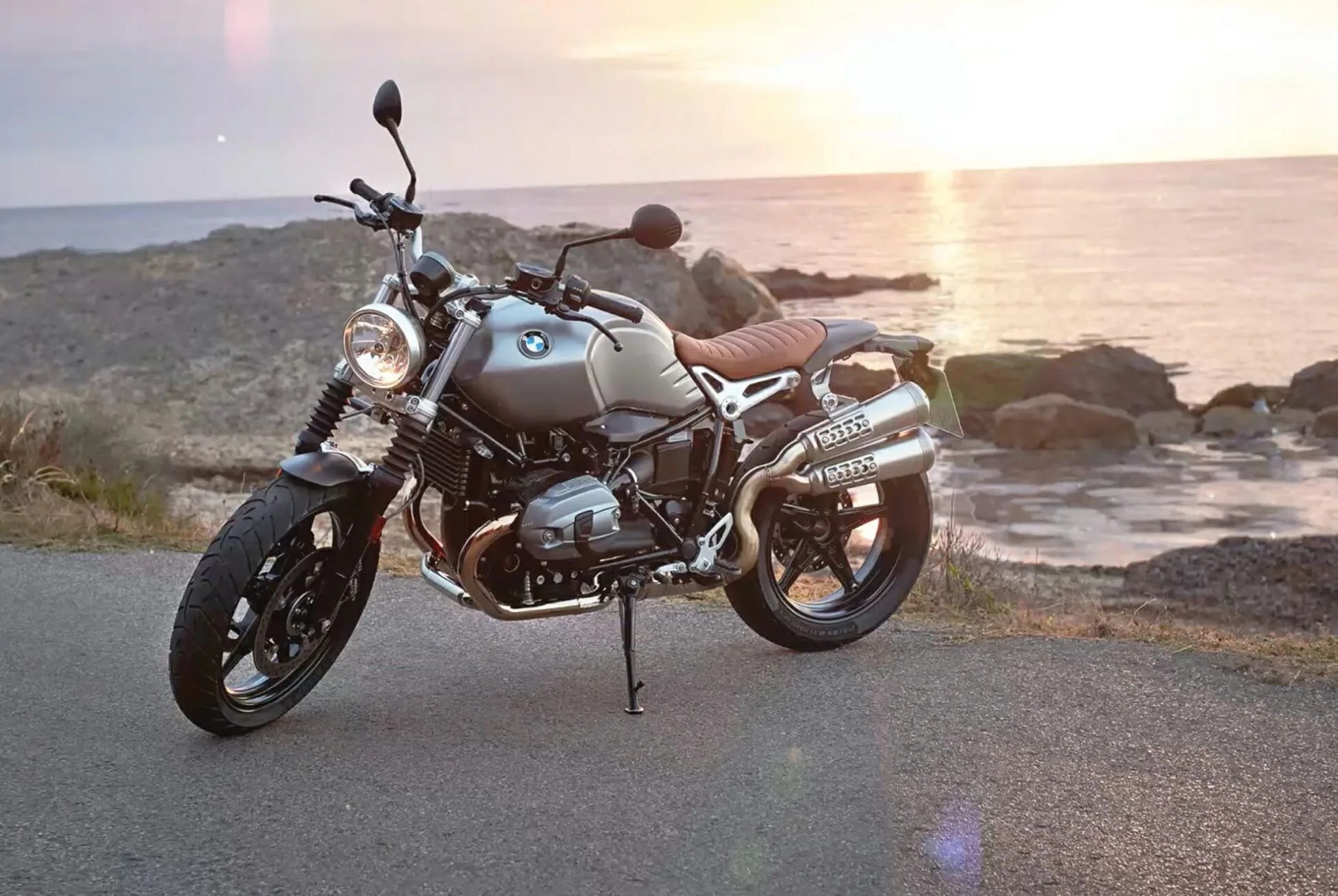 BMW-Motorcycle-gear-patrol-full-lead